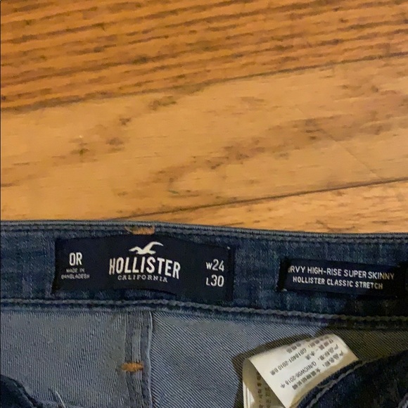 Hollister curvy high rise jeans - Picture 3 of 6